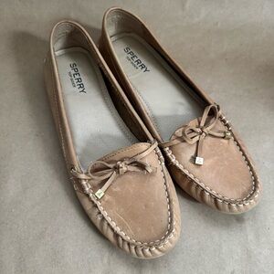 Sperry Top-Sider Katherine Driving Loafers in Tan leather. Size 6